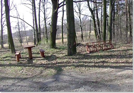 Osolin: leśny przystanek rowerowy.